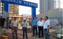 张龙义董事长视察慰问evo视讯燃气股份有限公司办公大楼建设基地